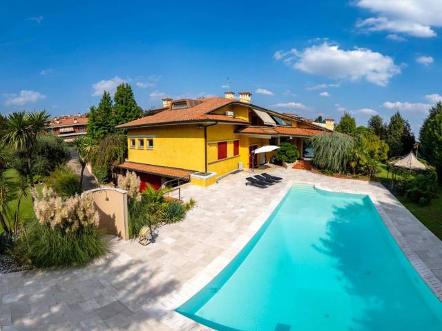 Villa Indipendente in vendita a Erbusco, Lombardia