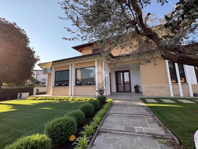 Villa Indipendente in vendita a Erbusco, Lombardia