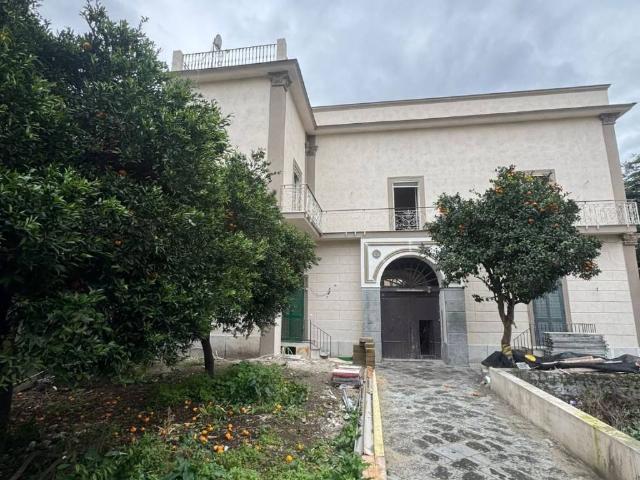 Villa Indipendente in vendita a Ercolano, Campania