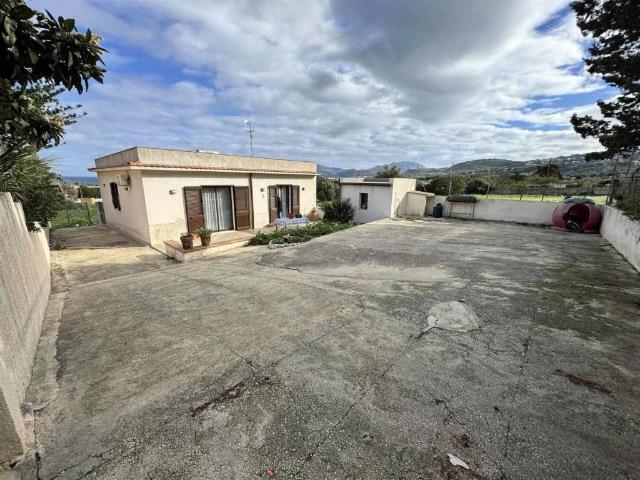 Villa Indipendente in vendita a Valderice, Sicilia