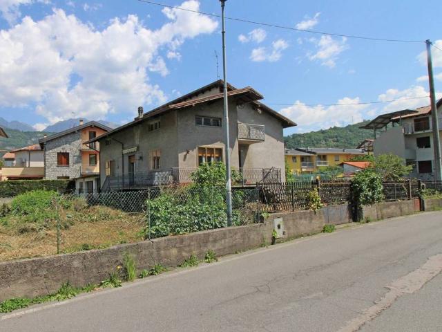 Villa Indipendente in vendita a Comunità montana della valle Camonica, Esine