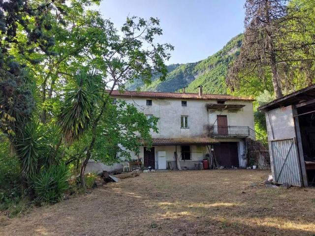 Villa Indipendente in vendita a Esperia, Lazio