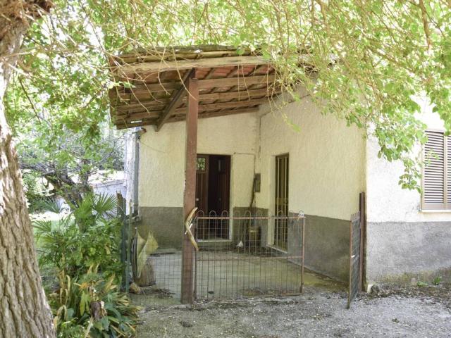 Villa Indipendente in vendita a Esperia, Lazio