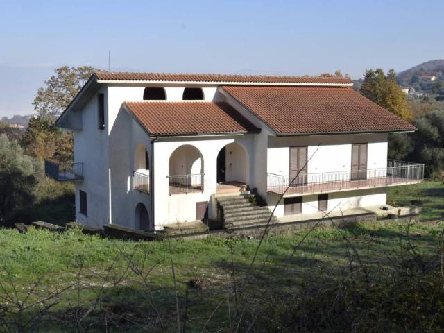 Villa Indipendente in vendita a Esperia, Lazio
