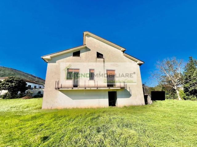 Villa Indipendente in vendita a Esperia, Lazio