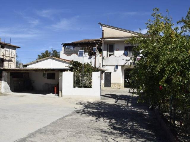 Villa Indipendente in vendita a Esperia, Lazio