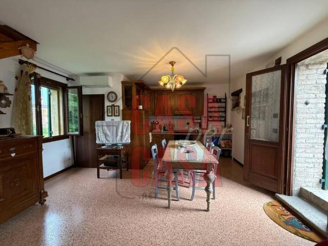 Villa Indipendente in vendita a Este, Veneto