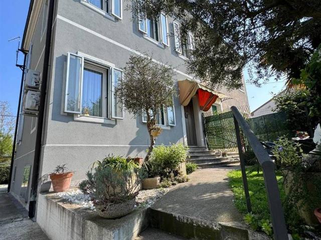 Villa Indipendente in vendita a Este, Veneto