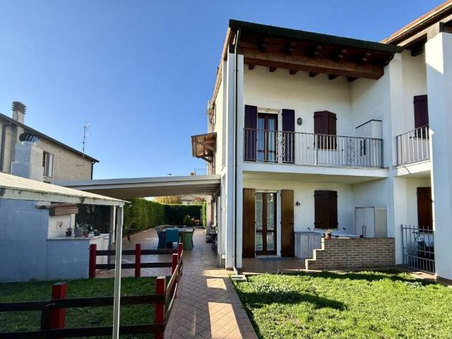 Villa Indipendente in vendita a Este, Veneto