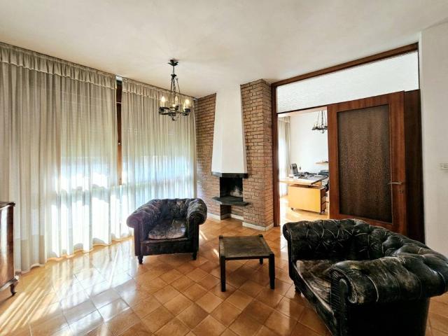 Villa Indipendente in vendita a Este, Veneto
