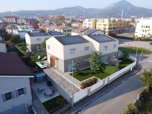 Villa Indipendente in vendita a Este, Veneto