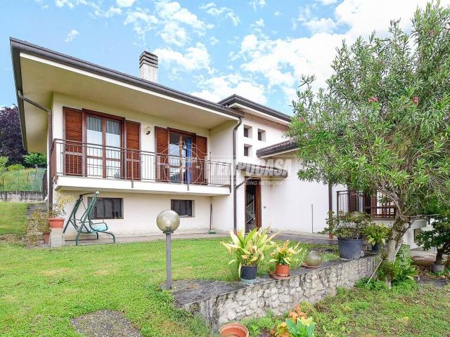 Villa Indipendente in vendita a Eupilio, Lombardia