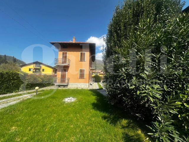 Villa Indipendente in vendita a Eupilio, Lombardia