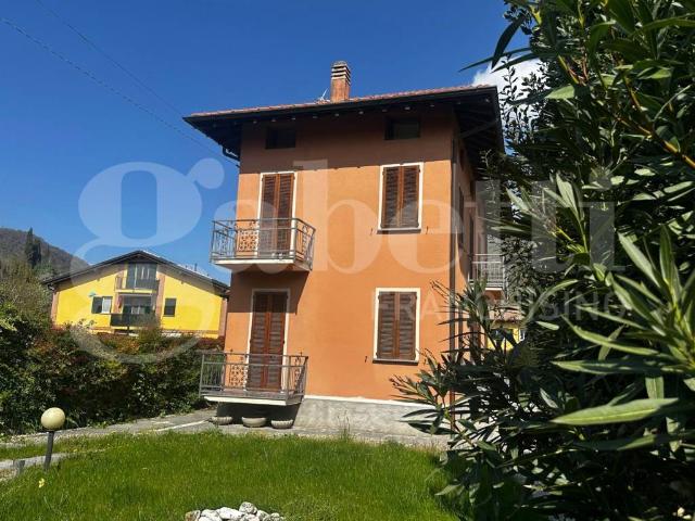 Villa Indipendente in vendita a Eupilio, Lombardia