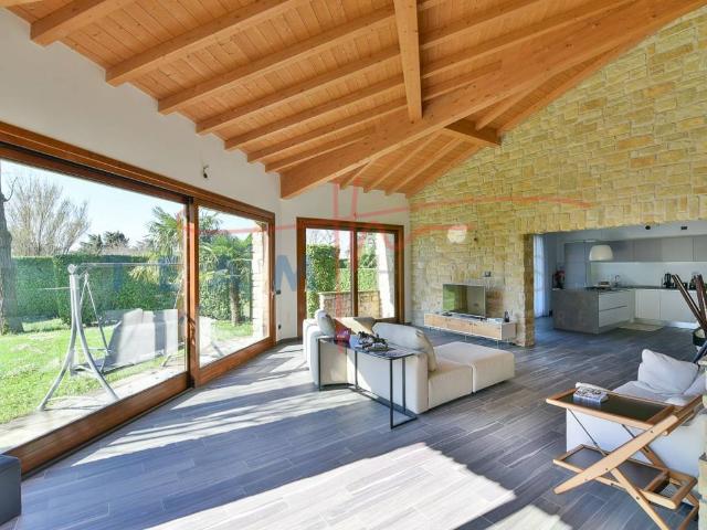 Villa Indipendente in vendita a Eupilio, Lombardia