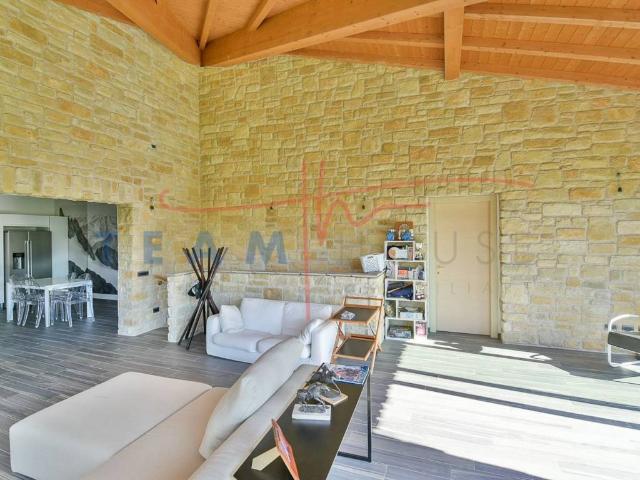 Villa Indipendente in vendita a Eupilio, Lombardia