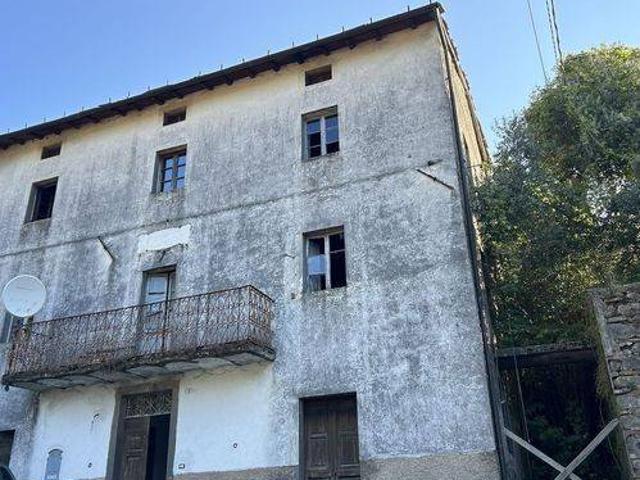 Villa Indipendente in vendita a Unione Comuni Garfagnana, Campolemisi