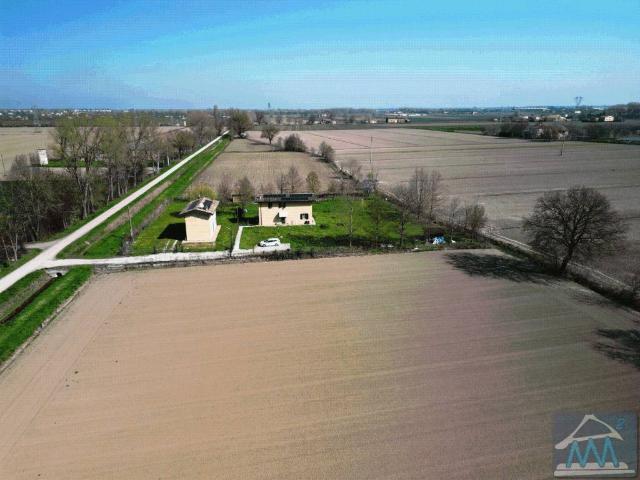 Villa Indipendente in vendita a Pianura Reggiana, Re