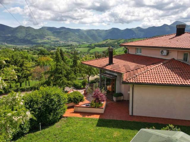 Villa Indipendente in vendita a Collepaganello, Marche