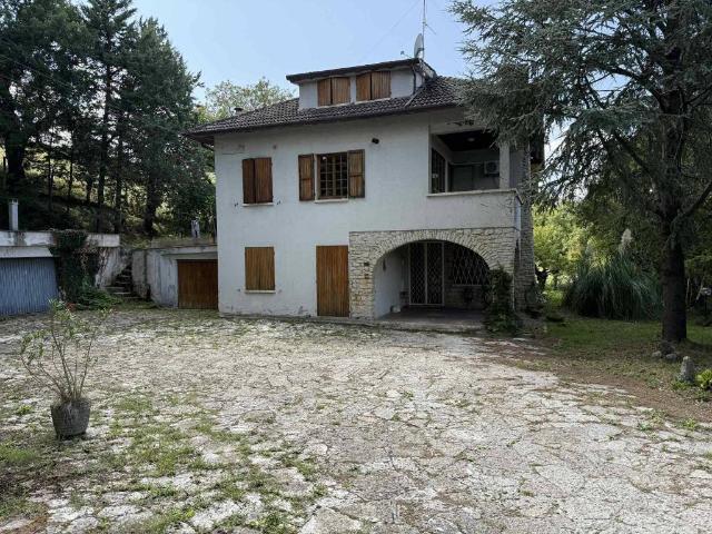 Villa Indipendente in vendita a Piano, Marche
