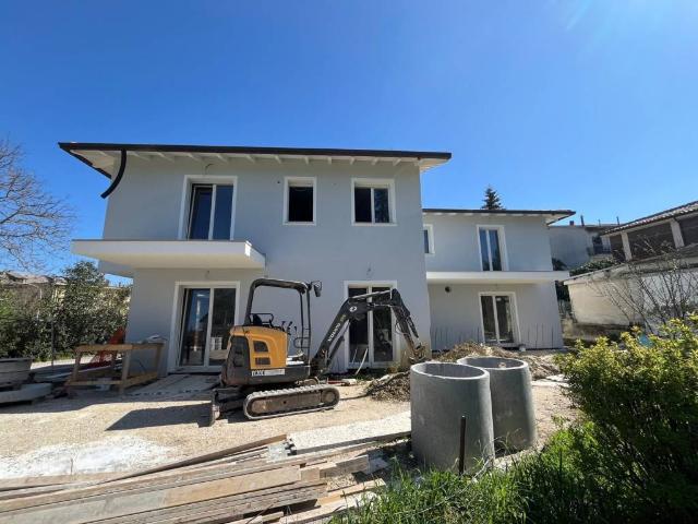 Villa Indipendente in vendita a Borgo, Marche