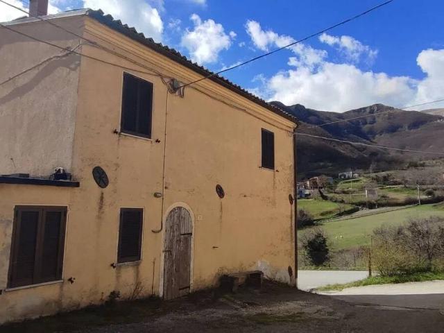 Villa Indipendente in vendita a Rucce, Fabriano