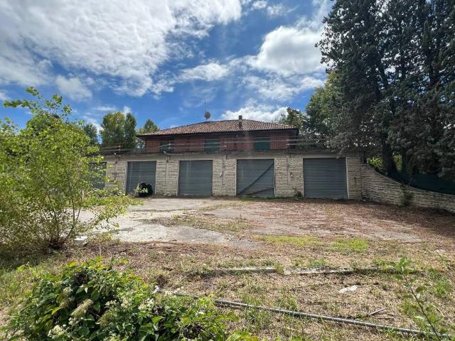 Villa Indipendente in vendita a Spina, Marche