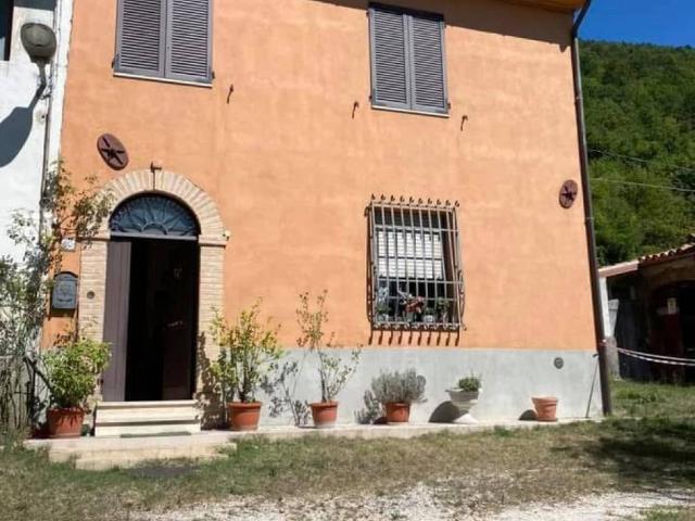 Villa Indipendente in vendita a Albacina-Borgo Tufico, Marche