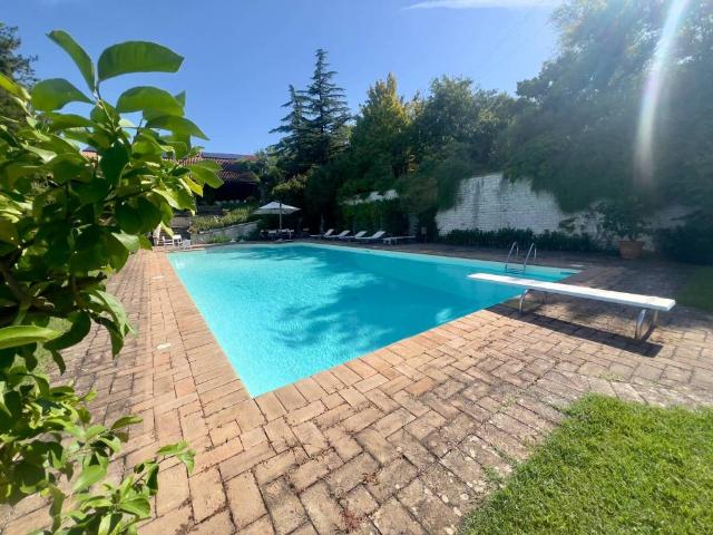 Villa Indipendente in vendita a Collepaganello, Marche