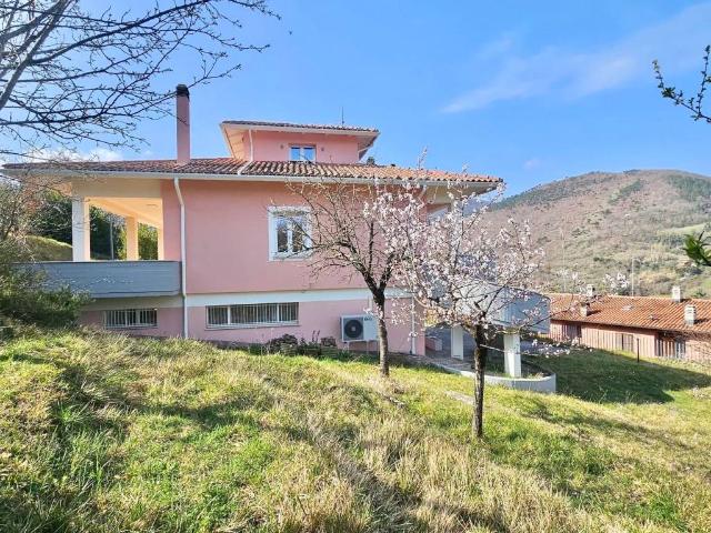 Villa Indipendente in vendita a Piano, Marche