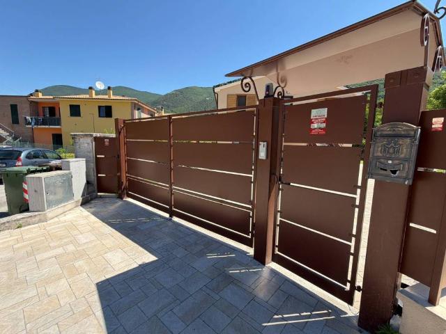 Villa Indipendente in vendita a Albacina-Borgo Tufico, Marche