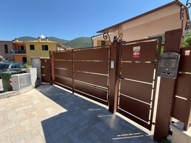 Villa Indipendente in vendita a Albacina-Borgo Tufico, Marche