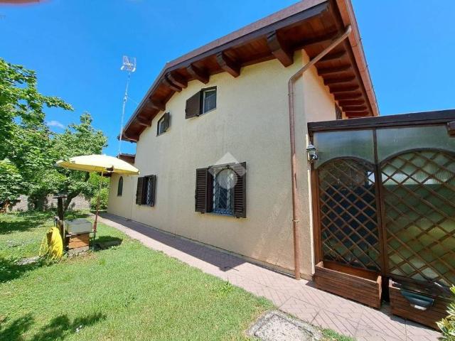 Villa Indipendente in vendita a Fabrica Di Roma, Lazio