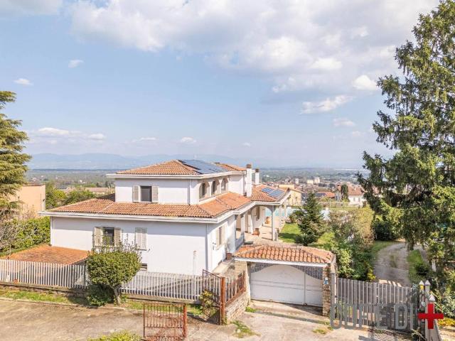 Villa Indipendente in vendita a Fabrica Di Roma, Lazio