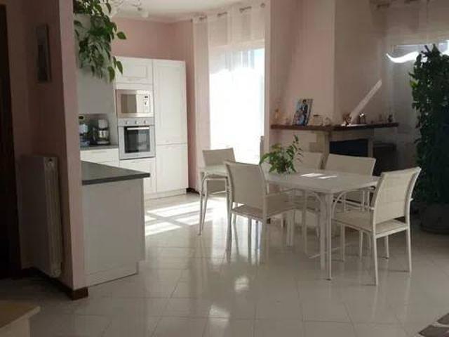 Villa Indipendente in vendita a Fabrica Di Roma, Lazio