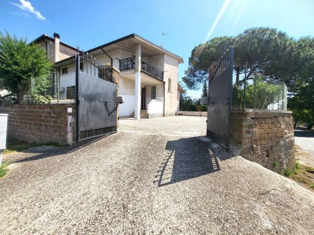 Villa Indipendente in vendita a Fabrica Di Roma, Lazio