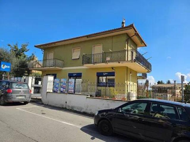 Villa Indipendente in vendita a Fabrica Di Roma, Lazio