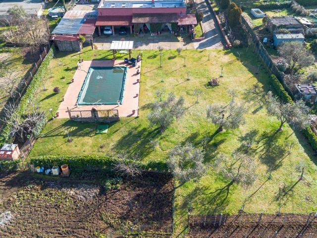 Villa Indipendente in vendita a Fabrica Di Roma, Lazio