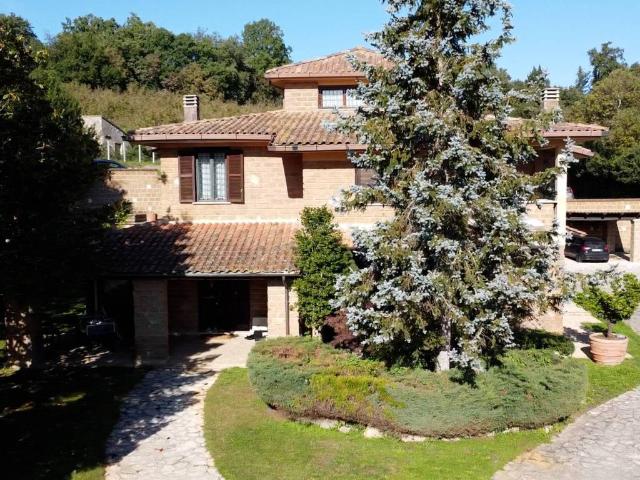 Villa Indipendente in vendita a Fabrica Di Roma, Lazio