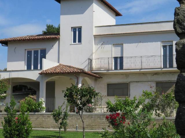 Villa Indipendente in vendita a Fabrica Di Roma, Lazio
