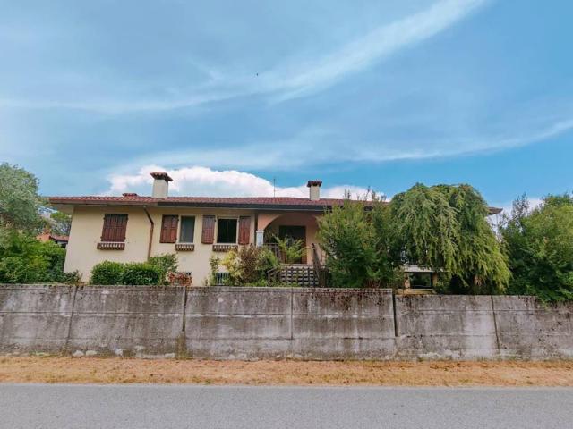 Villa Indipendente in vendita a Faedis, Friuli-Venezia Giulia