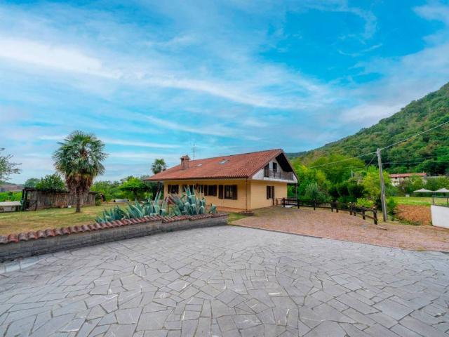 Villa Indipendente in vendita a Canal del Ferro di Sotto / Cjanâl dal Fier Disot, Faedis / Fojda