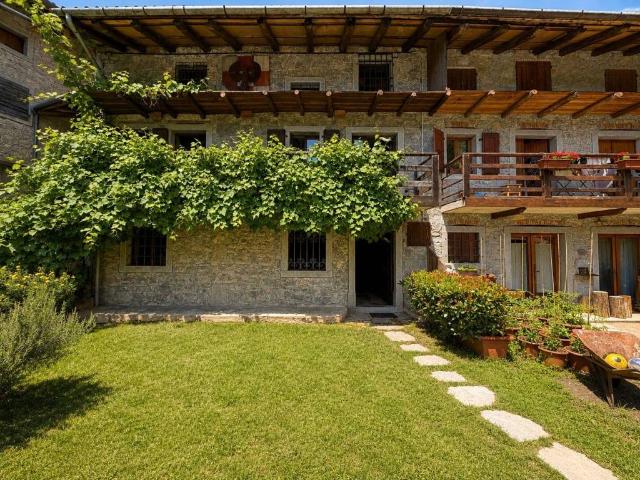 Villa Indipendente in vendita a Faedis, Friuli-Venezia Giulia