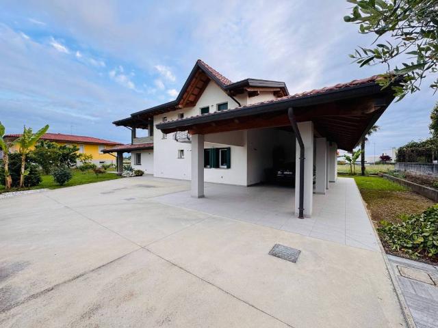 Villa Indipendente in vendita a Fagagna, Friuli-Venezia Giulia