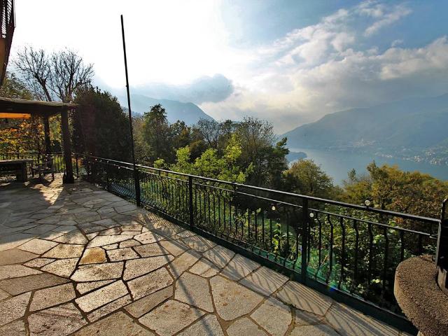 Villa Indipendente in vendita a Faggeto Lario, Lombardia