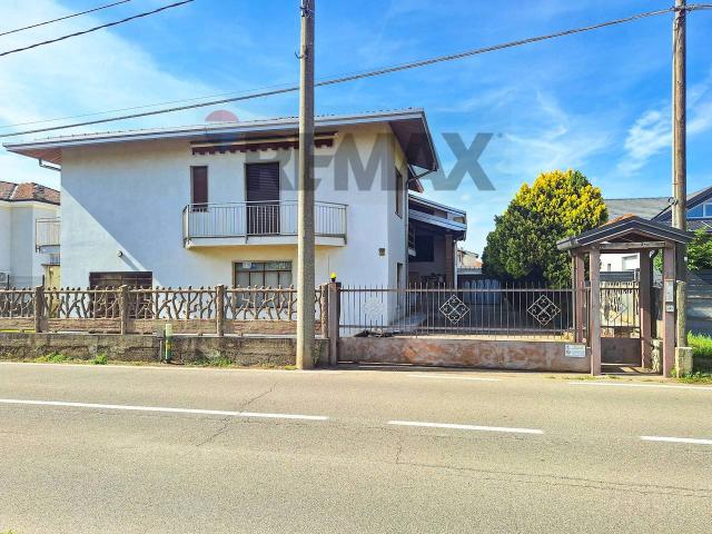 Villa Indipendente in vendita a Bergoro, Fagnano Olona