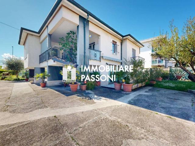 Villa Indipendente in vendita a Bergoro, Fagnano Olona