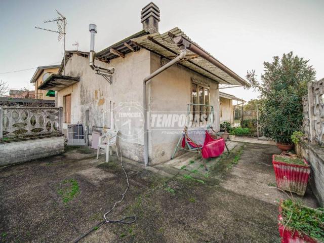 Villa Indipendente in vendita a Cairate, Lombardia