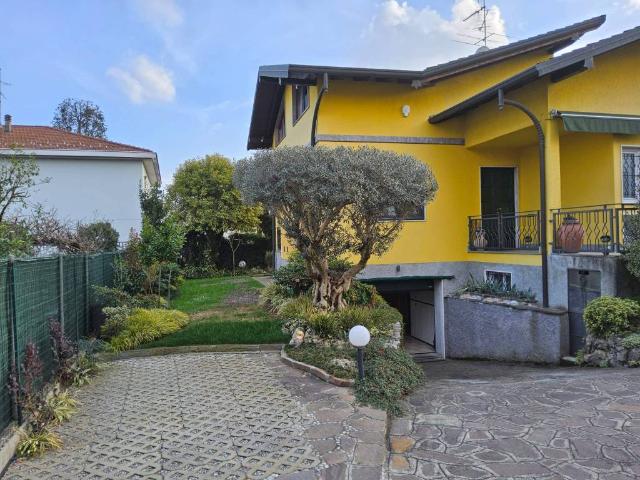 Villa Indipendente in vendita a Bergoro, Fagnano Olona