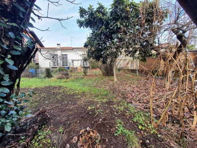 Villa Indipendente in vendita a Bergoro, Fagnano Olona
